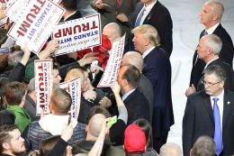 800px-trump_with_supporters_in_iowa2c_january_2016_28229